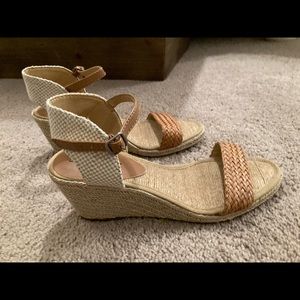 Lucky Brand size 7 1/2 sandal. Barely worn